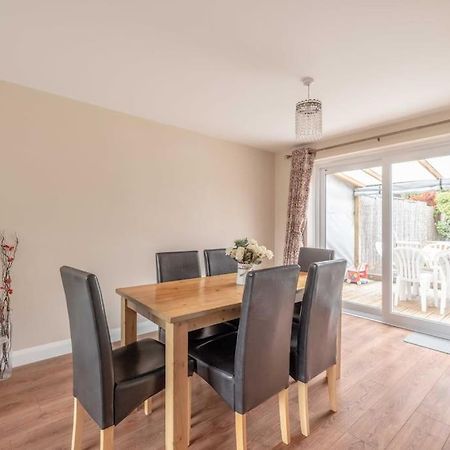 3-Bed Family Home With Parking & Large Garden Windsor Extérieur photo