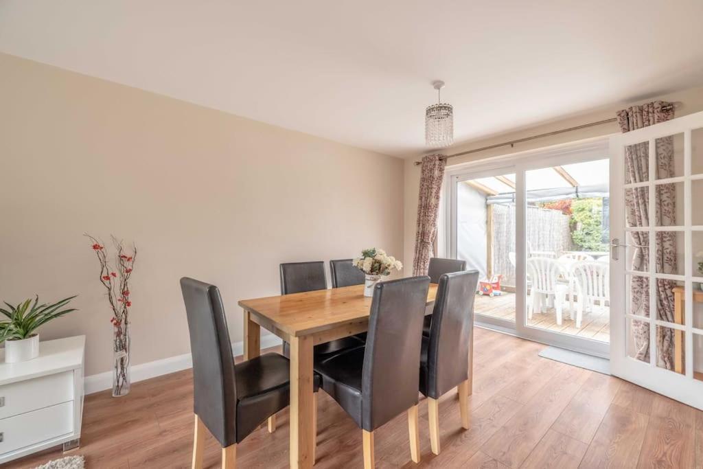 3-Bed Family Home With Parking & Large Garden Windsor Extérieur photo