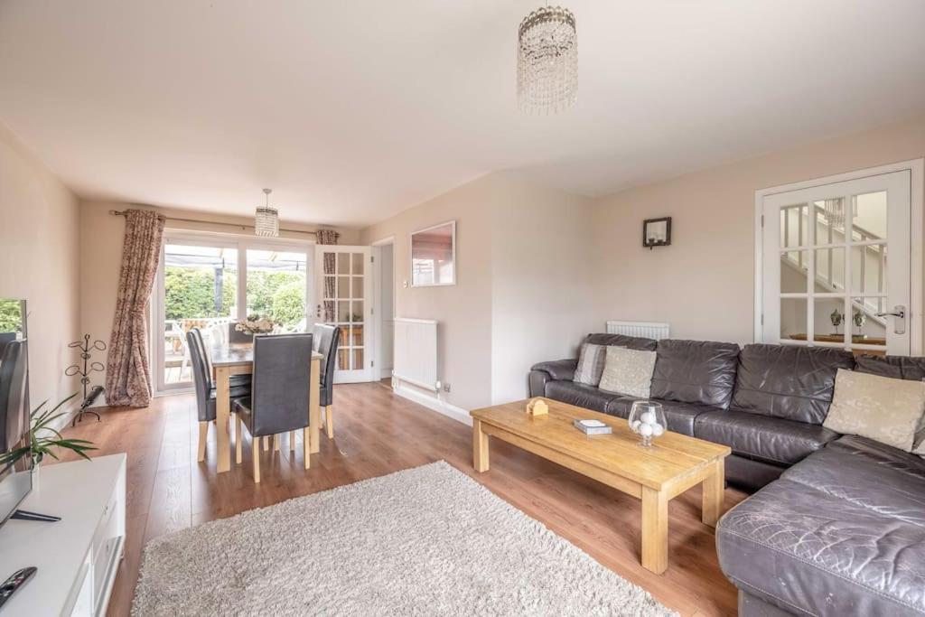 3-Bed Family Home With Parking & Large Garden Windsor Extérieur photo